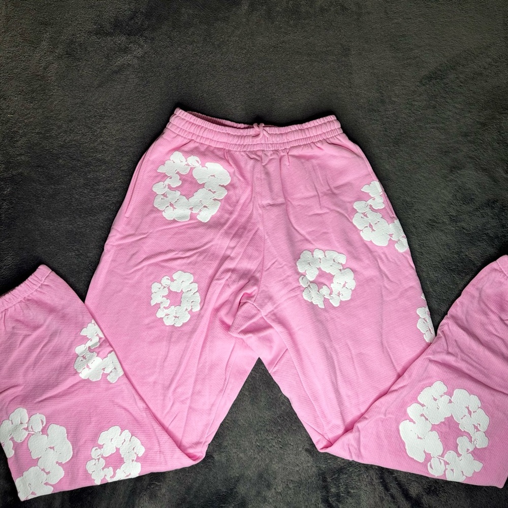 Denim Tears The Cotton Wreath Sweatshirt ‘Pink’ - Size M
Size Medium
